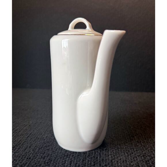 Vintage Porcelain Teapot – Hot Air Balloon with Animals – 1970s Whimsical Design - Picture 4 of 8